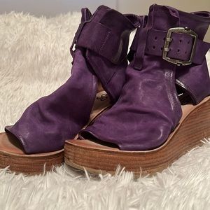 AS 98 Purple wedges made of all 100% recycled leather and wood. Only worn once
